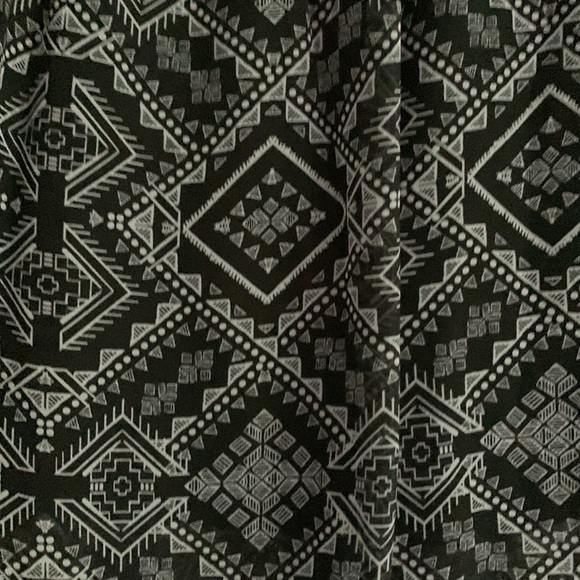 Black and white - Picture 2 of 5